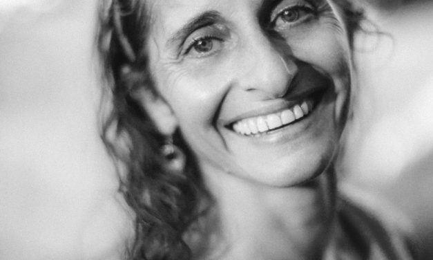 Maty Ezraty, người lan tỏa yoga rộng khắp thế giới, qua đời ở tuổi 55